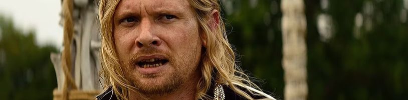 Jack O’Connell se v připravované komedii pokusí dokázat, že Země je placatá