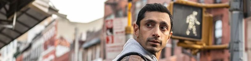 Riz Ahmed zamíří v thrilleru Relay do nebezpečného světa zkorumpovaných společností