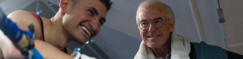 Giant: Pierce Brosnan se stane trenérem slavné boxerské legendy