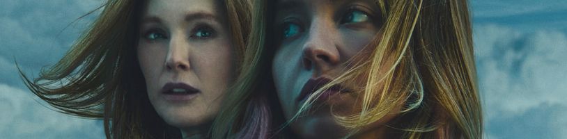 Julianne Moore a Sydney Sweeney v roli matky a dcery, které spojuje temné tajemství