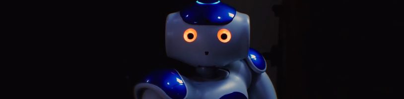 Bádatelia z Karlovej univerzity učia robota písať divadelnú hru. Premiéra bude o rok
