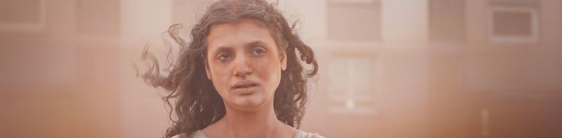 V dystopickém filmu Alpha řádí krevní choroba, která nakažené přeměňuje na mramor