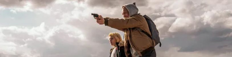 Taron Egerton chrání svou dceru v první upoutávce na akční thriller She Rides Shotgun