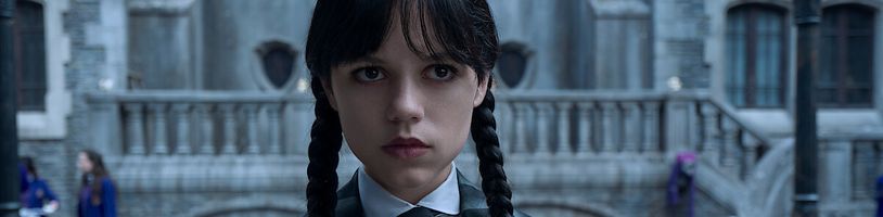 V traileru na druhou část nové řady Wednesday se vrací zpět na scénu stará známá