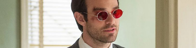 V romantické sci-fi Synthetic se Charlie Cox zakouká do uprchlé androidky