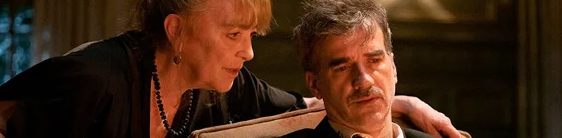 V thrilleru Crazy Old Lady začne senilní stařenka krutě mučit bývalého přítele své dcery