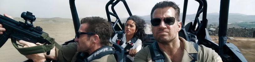 Henry Cavill a Jake Gyllenhaal v prvním traileru na novou akční jízdu od Guye Ritchieho