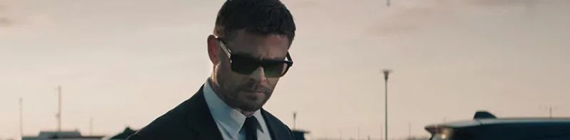 Krimi thriller Cesta zločinu s Chrisem Hemsworthem už za měsíc v kinech, venku je nový trailer