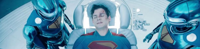 Těžce raněný Superman a jeho ledová pevnost v nové upoutávce