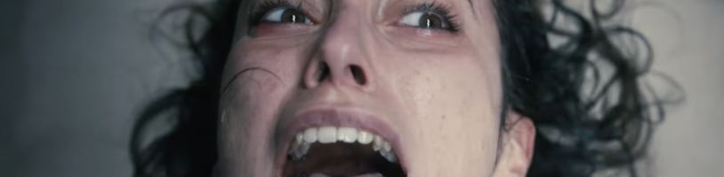 Prequel k legendárnímu hororu Přichází Satan! se představuje v prvním traileru