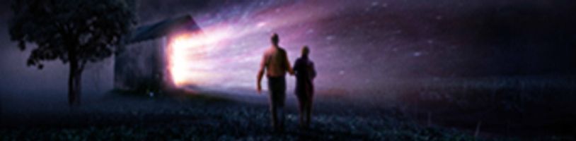 Ve sci-fi Night Sky naleznou manželé na svém dvorku komnatu s průchodem na jinou planetu 