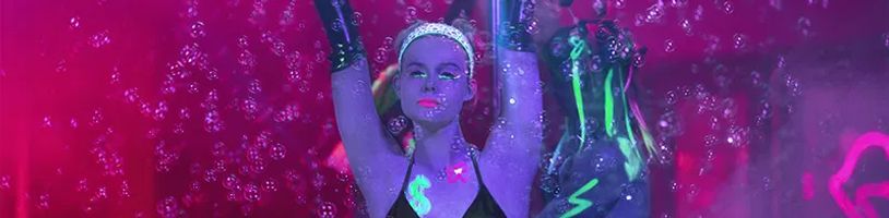 Margo má problém vyjít: Elle Fanning a její dobrodružství na OnlyFans v novém traileru