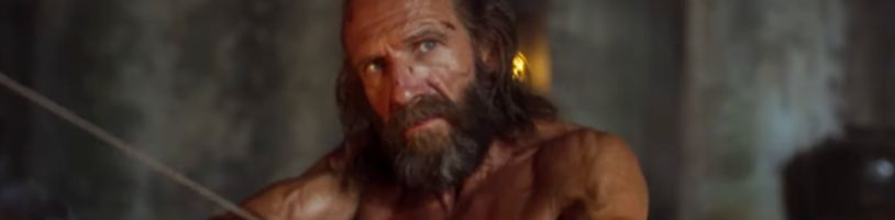 Ralph Fiennes se jakožto Odysseus vrací zpět domů v traileru na film The Return