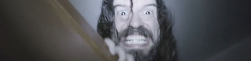 Ve found footage hororu Dream Eater se přítel dokumentaristky změní v něco děsivého