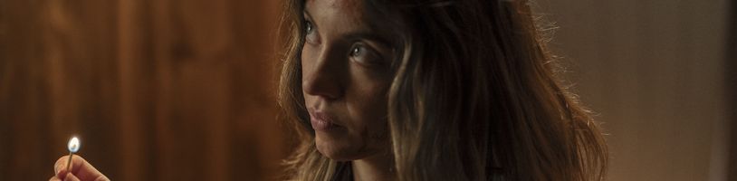 Finální trailer k filmu Pomocnice láká na divoký střet Sydney Sweeney a Amandy Seyfried