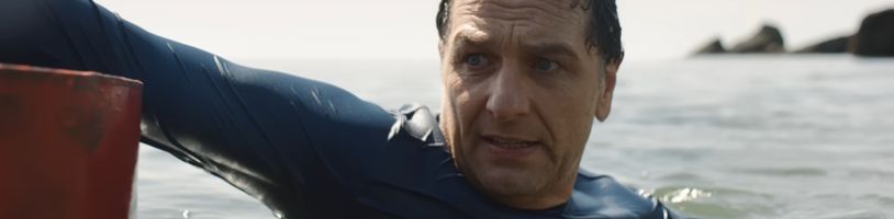 Mořská ježibaba a další hrůzy v novém traileru k hororové sérii Widow's Bay