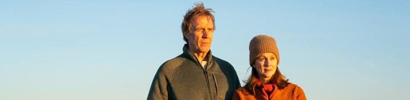 V komedii Onwards & Sideways se budou Rhys Ifans a Laura Linney vyrovnávat s Parkinsonem
