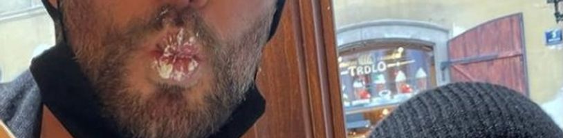 Představitel Thora Chris Hemsworth se v Praze láduje českými pochoutkami