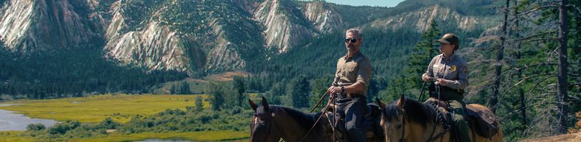 Eric Bana pátrá po vrahovi v divočině národního parku v nové minisérii Netflixu