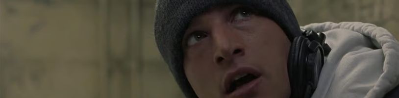 V thrilleru Don’t Get Up! nesmí hlavní hrdina vstát ze záchodu, jinak zemře