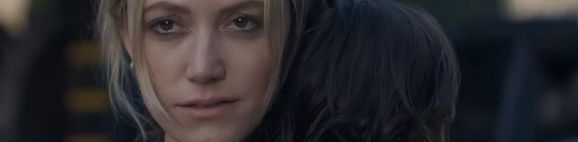 V remaku thrilleru Ruka na kolébce naruší rodinnou idylku nová chůva s nekalými úmysly