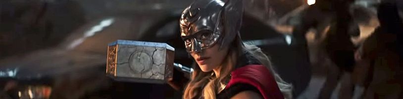 Na nové fotce ze čtvrtého Thora se Jane Foster jako Mighty Thor ukazuje v plné kráse