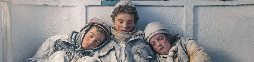 V thrilleru Last Ride uvízne trojice chlapců v kabině lanovky vysoko v mrazivých horách Norska