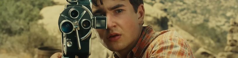 V šílené černé komedii Not Safe for Life vyrazí mladík do boje proti internetovým trollům