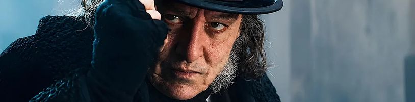Johnny Depp se v traileru na novou Vánoční koledu potýká s hrůzostrašnými duchy