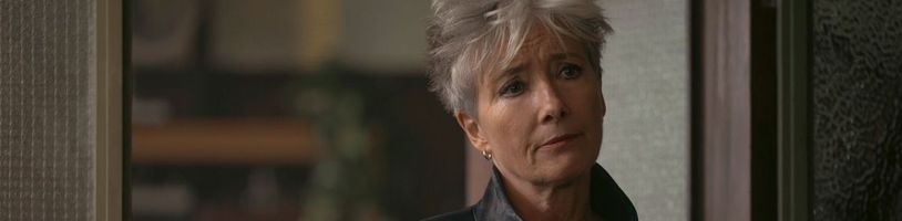 V minisérii Down Cemetery Road začne Emma Thompson vyšetřovat záhadné zmizení dívky