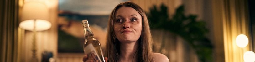 V komedii One More Shot se bude Emily Browning vracet zpět v čase popíjením tequily