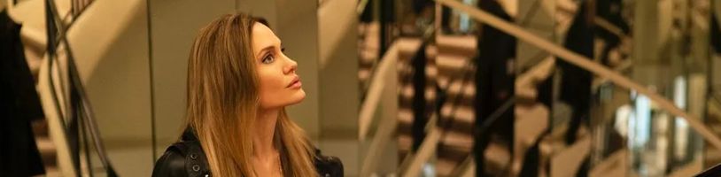 Ve filmu Coutures se Angelina Jolie představí jako filmařka potýkající se s rakovinou