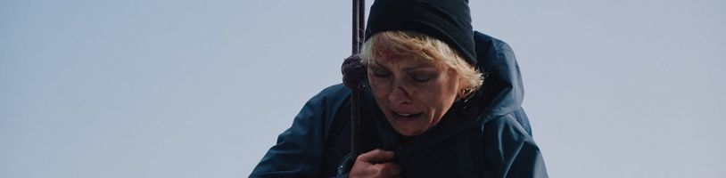 V survival thrilleru Zip Wire uvízne hlavní hrdinka na lanové dráze vysoko nad zemí