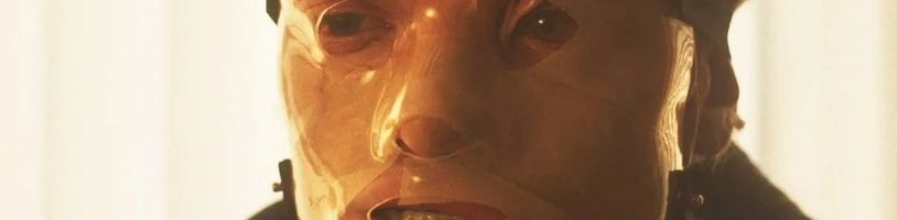 Trailer na DC horor Clayface nám ukáže monstrózní proměnu hollywoodské hvězdy