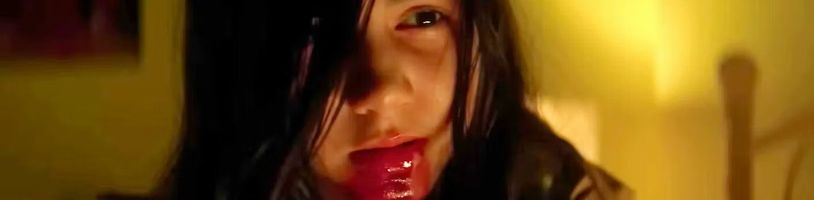 Nový trailer na seriálovou upířinu Ať vejde ten pravý přislibuje temnou a krvavou podívanou