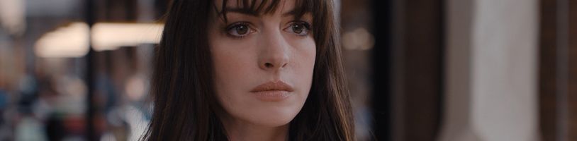 Anne Hathaway a Dave Bautista si zahrají v akční komedii od tvůrce seriálu Banshee