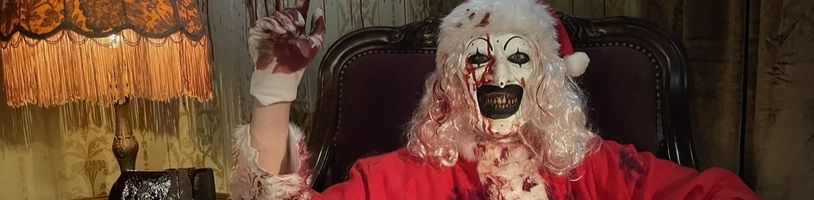 Terrifier 3: Sadistický klaun z pekel přichází v novém traileru všem zruinovat Vánoce