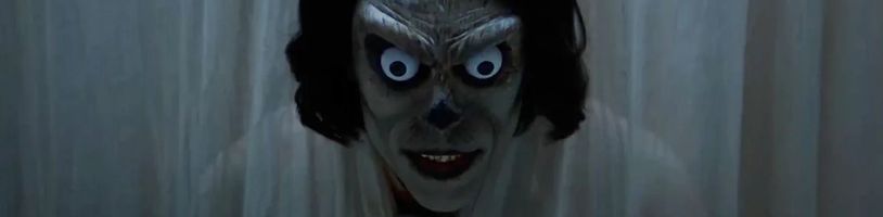 V hororu Hokum se Adam Scott postaví hrůzám prastaré irské čarodějnice