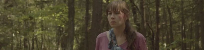 V survival thrilleru Distress Signals se poraněná žena na několik dlouhých dní ztratí v lese