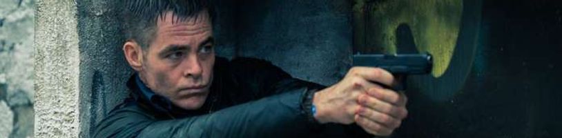 V traileru na akční thriller od tvůrců Johna Wicka se Chris Pine pustí do bitvy s armádou žoldáků