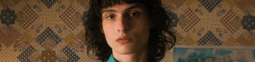 Finn Wolfhard ztvární amatérského kaskadéra, který dělá koniny ve stylu série Jackass