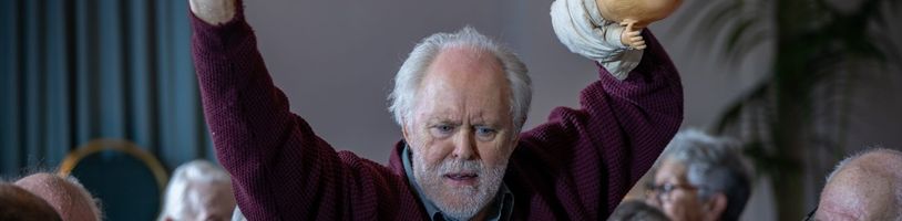 Psychoušský John Lithgow mění důchoďák v peklo plné hrůzy a nočních můr