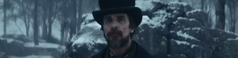 V mrazivém traileru na Bledé modré oko spojí Christian Bale síly s Edgarem Allanem Poem