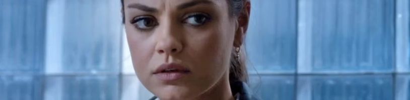 Mila Kunis se v thrilleru Noční vetřelec pokusí ukrýt před mužem, který vpadne do jejího domu