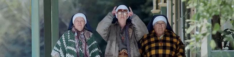 V novozélandské komedii Holy Days se chlapec a tři jeptišky vydají ve velkolepou cestu