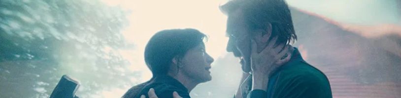 Konec Oak Street: Ewan McGregor a Anne Hathaway míří mezi dinosaury v prvním teaseru