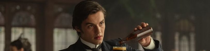 Stane se příštím Bondem teprve 22letý herec ze seriálu Rod Guinnessů?