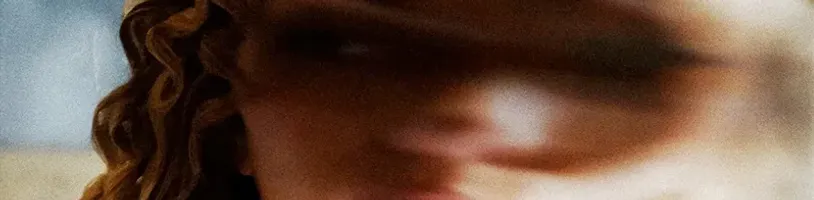 V hororu Man Finds Tape dva sourozenci zjistí, že jejich rodné město skrývá něco zlého