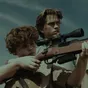 V dystopické sci-fi Brother Save Us se chlapec spřátelí s tajemnou umělou inteligencí