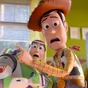V první upoutávce na Toy Story 5 se hrdinské hračky seznámí s nepříjemnou konkurencí